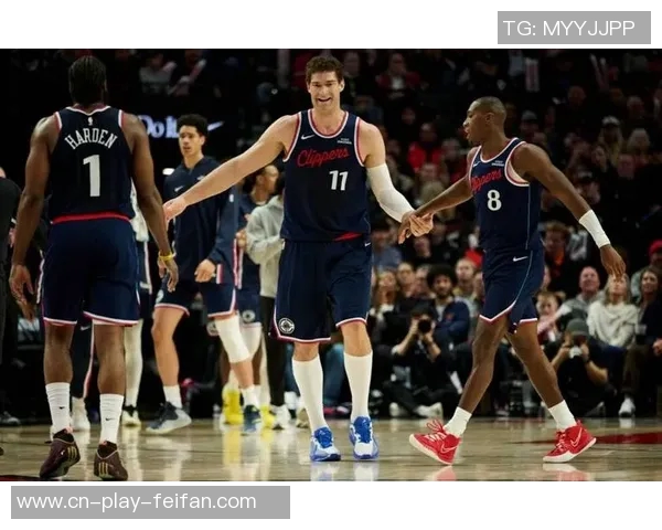 快船半场落后绿军8分小卡表现平平科林斯和怀特联手发力助球队争胜